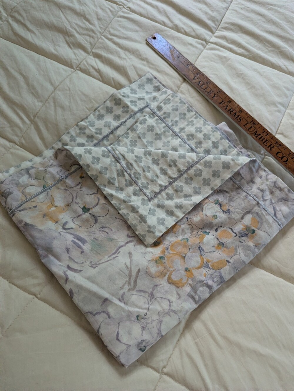 Annw De Solene bouquet king sham